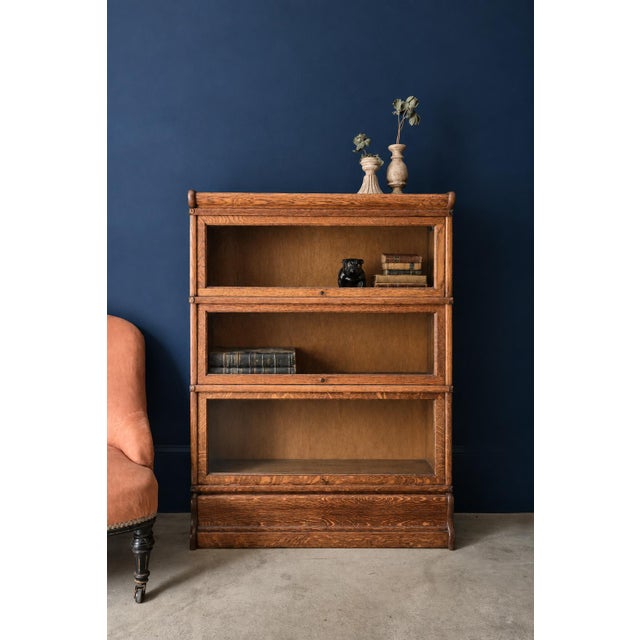 English Oak Sectional Barrister Bookcase in the style of Globe-Wernicke, 1910s For Sale - Image 12 of 12