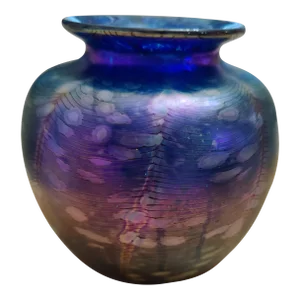 Vintage Tom Philabaum Iridescent Feather Reptilian Art Glass Vase, Signed Philabaum 2001