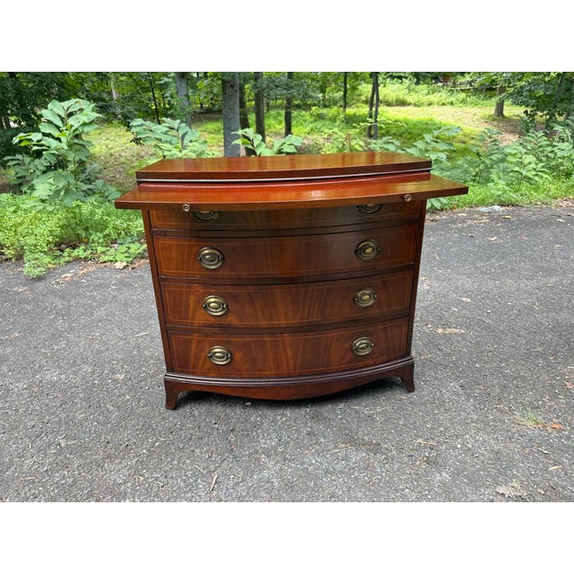 Late 20th Century Georgian-Style Bowfront Flame Mahogany Chest of Drawers by Baker Furniture. For Sale - Image 10 of 17