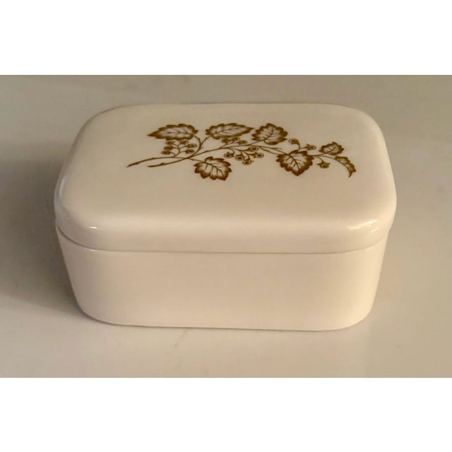 Ivory Hollywood Regency Ivory Porcelain Jewelry Box With Gold Detail by Lenox For Sale - Image 8 of 9