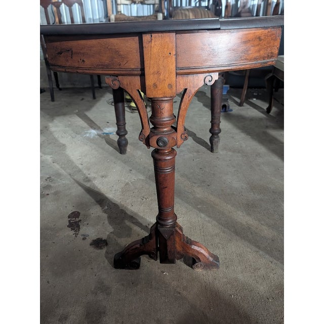 Georgian-Style Mahogany Tripod Pedestal Table For Sale - Image 11 of 15