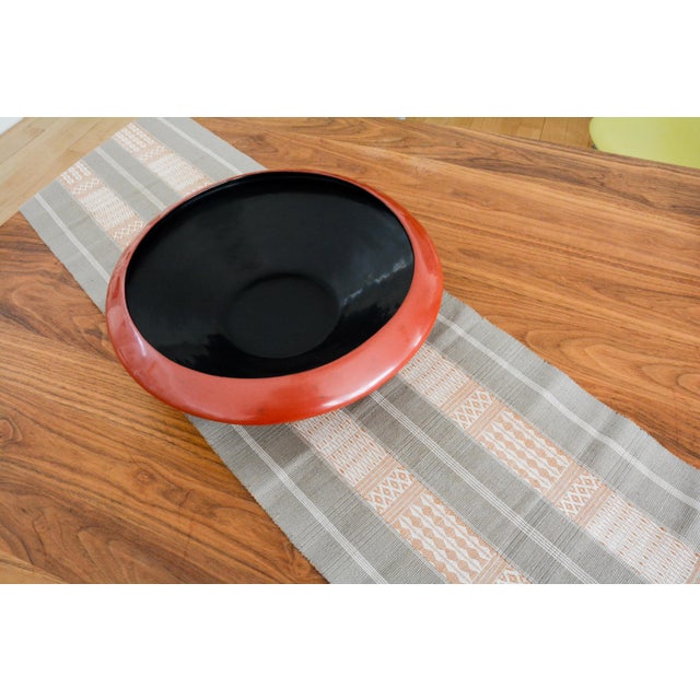 The Shallow Bowl's distinctive lip contour plays well with its shallow profile. A rich color saturation adds to its...