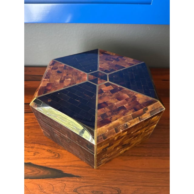 Hollywood Regency Maitland Smith Tessellated Horn and Penshell Jewelry Box For Sale - Image 3 of 12