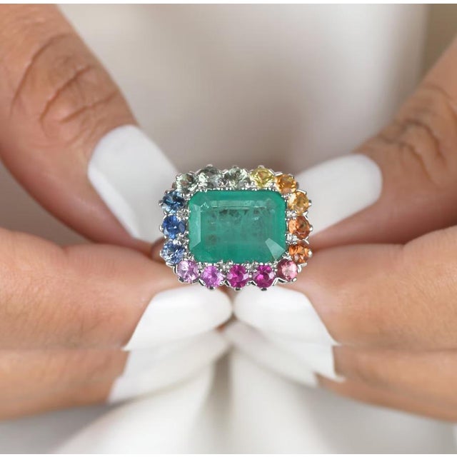 Natural 5.96 cts Zambian emerald & 1.46 cts rainbow sapphire ring in 18k gold For Sale - Image 12 of 18