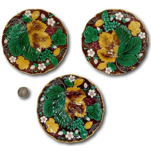 Set of 6 Antique Victorian Wedgwood Vine & Strawberry Majolica Plates With Wall Hanger Brackets Late 19th Century For Sale - Image 14 of 18