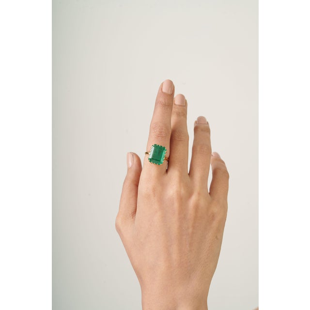 9.08Ct Claw Set Natural Green Emerald Solitaire Ring Size 7 in 18k Yellow Gold For Sale - Image 11 of 17