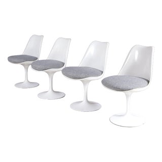 Tulip Chairs with Gray Fabric Cushions by Eero Saarinen for Knoll International, USA, 1960s, Set of 4 For Sale
