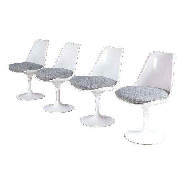 Tulip Chairs with Gray Fabric Cushions by Eero Saarinen for Knoll International, USA, 1960s, Set of 4 For Sale