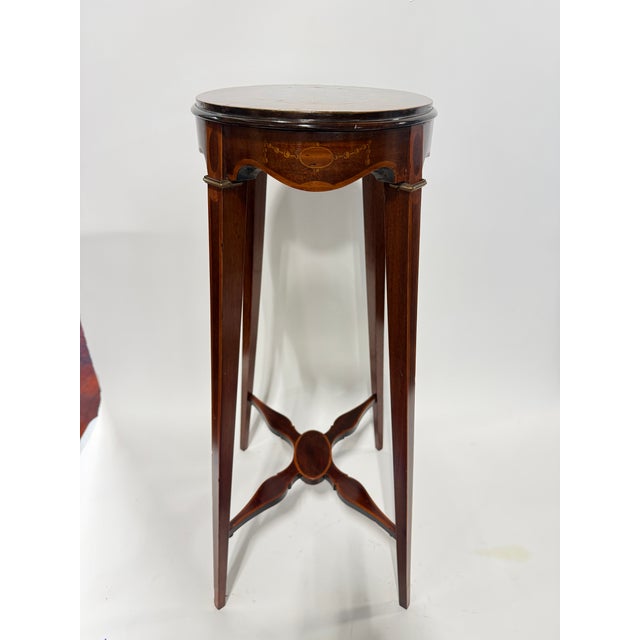 Traditional Fine Quality Edwardian Inlaid Oval Tea Table With Pull Slide Shelf For Sale - Image 3 of 8