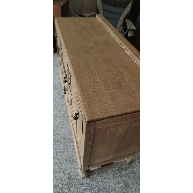 1920s Antique Natural Tiger Oak Sideboard For Sale - Image 5 of 9