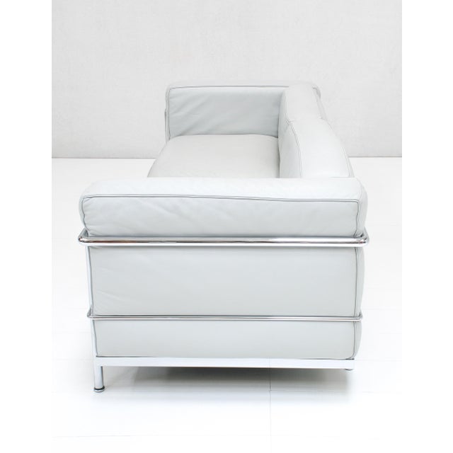 Cassina LC3 Bauhaus Sofa in Grey Leather by Le Corbusier and Pierre Jeanneret and Charlotte Perriand for Cassina, 1980s For Sale - Image 4 of 13