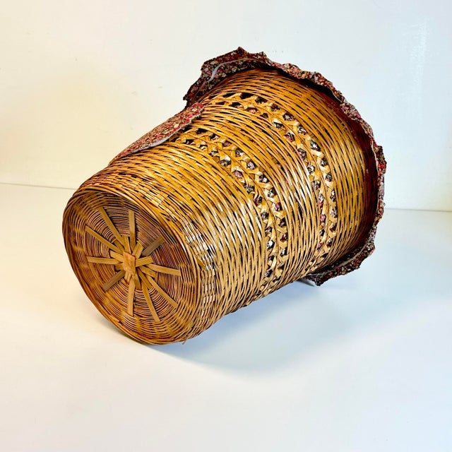 1980s Vintage Farmhouse Boho Chic Chicken Wicker Wastebasket With Calico Fabric Liner. For Sale - Image 11 of 11