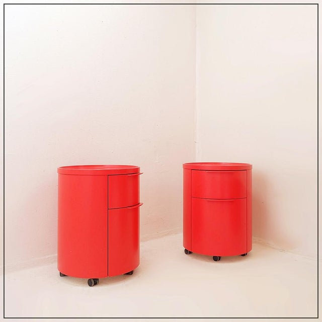 Modern - interior design - Decoration Measures : Ø 47cm H:60cm Materials : Molded wood, painted bright red - Metal...