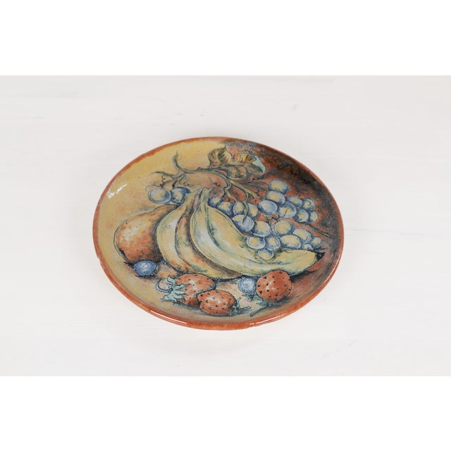 Mexican 1980s Signed Capelo Mexican Pottery Plate | Guanajuato Majolica Fruit Still Life For Sale - Image 3 of 10