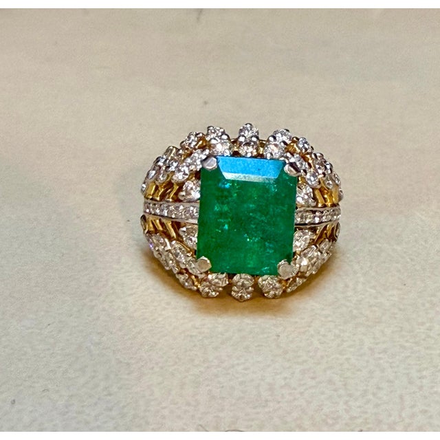 Natural 4.2 Ct Emerald Cut Emerald & Diamond Ring 18 Karat Yellow Gold For Sale In New York - Image 6 of 8