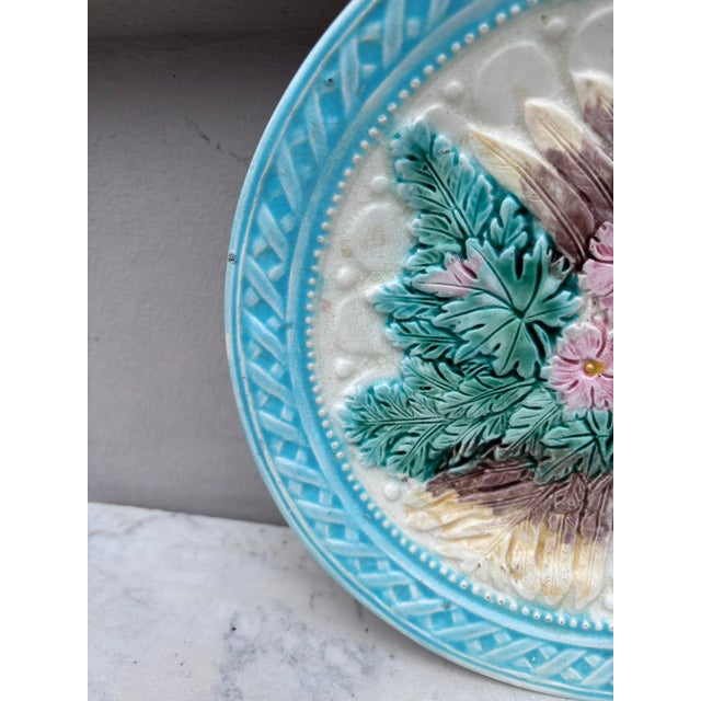 19th Century English Majolica Leaves & Pink Flowers Plate For Sale - Image 4 of 5
