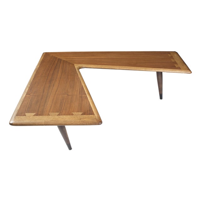 1950s Classic Mid-Century Modern Walnut Dovetail Lane Acclaim Boomerang Coffee Table For Sale