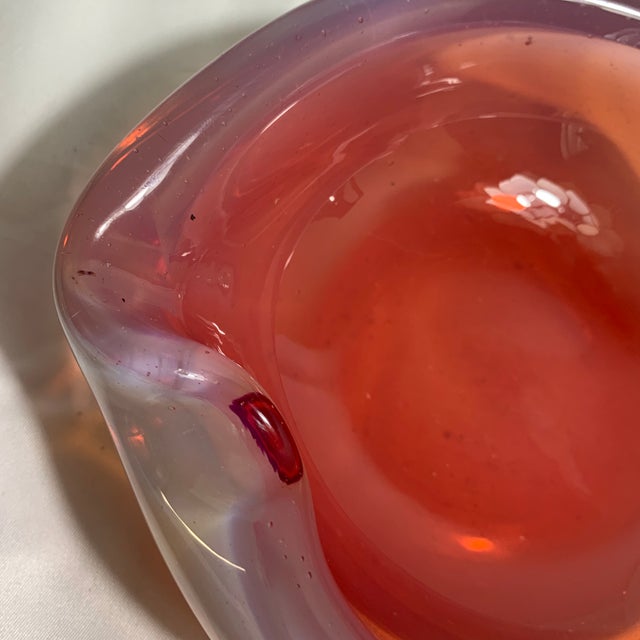 1950s Heavy Murano Italian Pink and White Opaline Art Glass Sommerso Vide-Poche Attributed to Gino Cenedese For Sale - Image 5 of 7