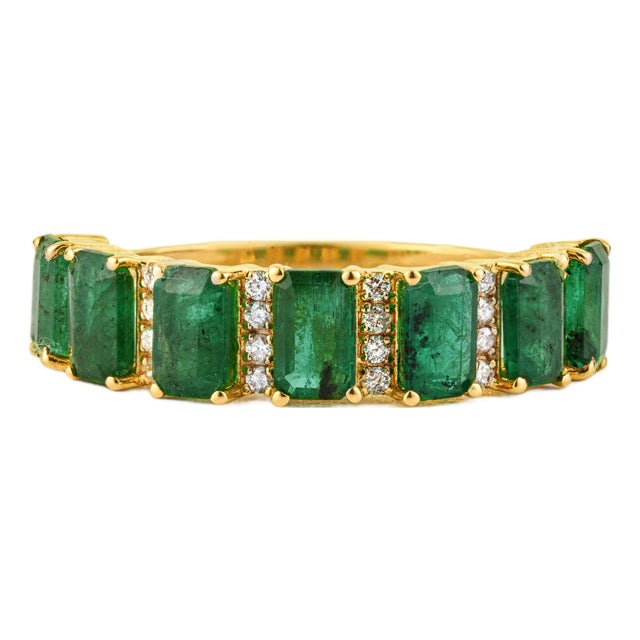 VRJewels 2.2ct Emerald & Diamond Half Band Ring in 18k Yellow Gold Size 5.5 For Sale