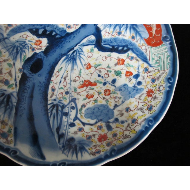 Early 20th Century Japanese Porcelain Arita Imari Charger Plate With Beautiful Tree & Flower Design For Sale - Image 5 of 7