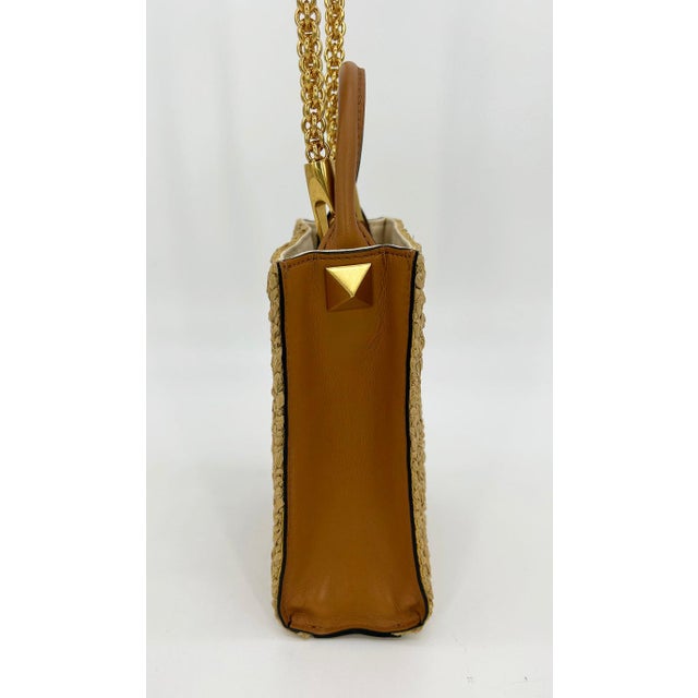 Valentino Vlogo North South Raffia Pouch in excellent condition. Beautiful natural tan woven raffia exterior trimmed with...