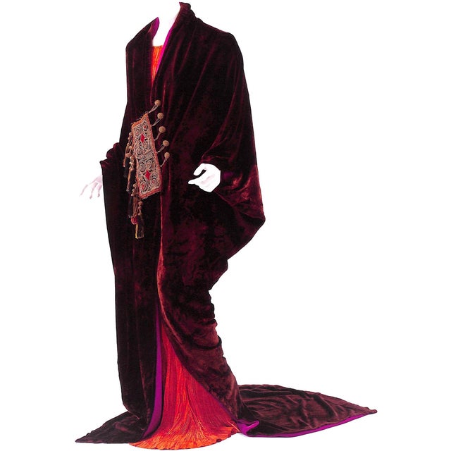 KODA, Harold and BOLTON, Andrew [224] pp. Yale University Press 2007 Second Edition 14 3/4" x 12" In the annals of fashion...