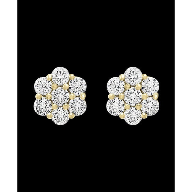 Traditional 2.80 Carat, 7 Diamond Floral Cluster Flower Stud Earrings 14 Karat Yellow Gold For Sale - Image 3 of 18