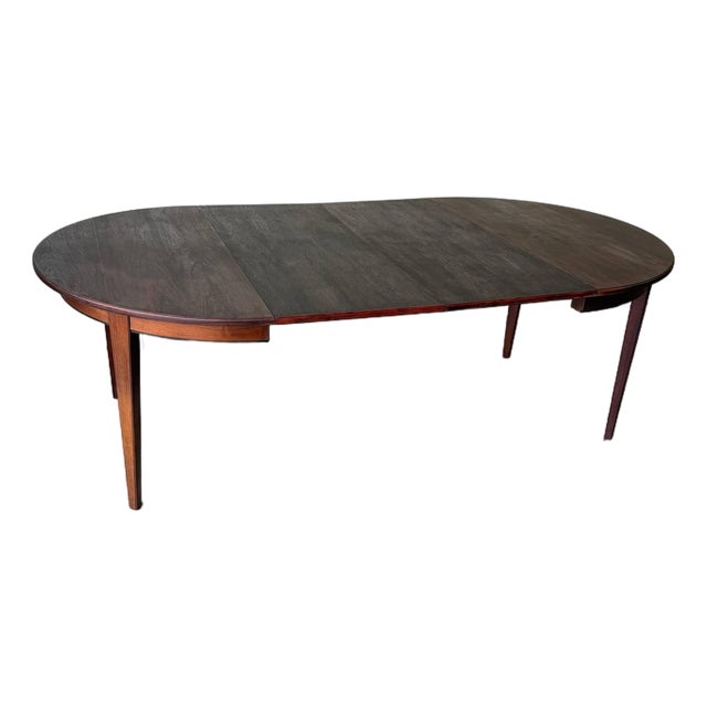 Danish Mid Century Rosewood Extendable Round Dining Table – Oval Scandinavian Modern W/ 2 Leaves 1960s For Sale