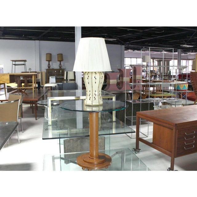 Mid-Century Modern Faux Bamboo Motive Art Pottery Decorated Mid-Century Modern Ceramic Lamp MITN! For Sale - Image 3 of 7