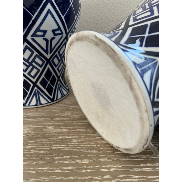 Vintage Aalia Navy Blue and White Geometric Porcelain Ginger Jar Table Lamps - a Pair For Sale - Image 17 of 18