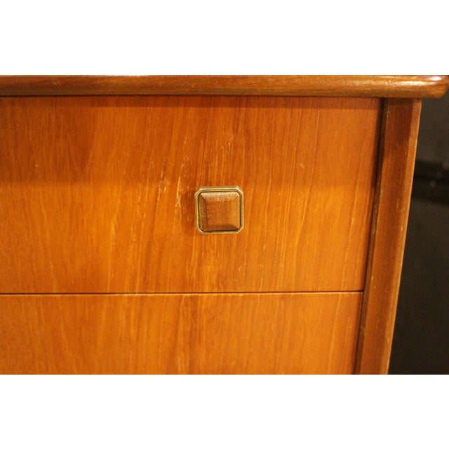 Circa 1960s Mid Century Modern English Chest of Drawers by Homeworthy For Sale - Image 4 of 15