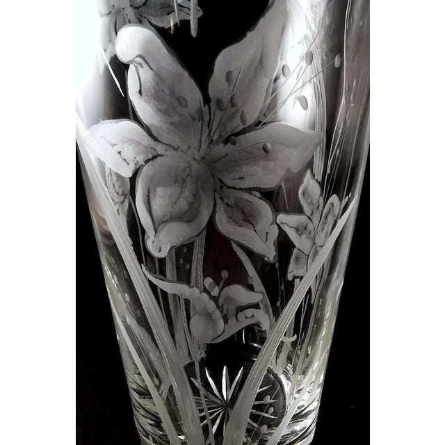 Transparent 1980s Italian Cut and Ground Crystal Vase With Flower Decoration For Sale - Image 8 of 12