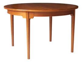 Example of Hans Wegner Tables