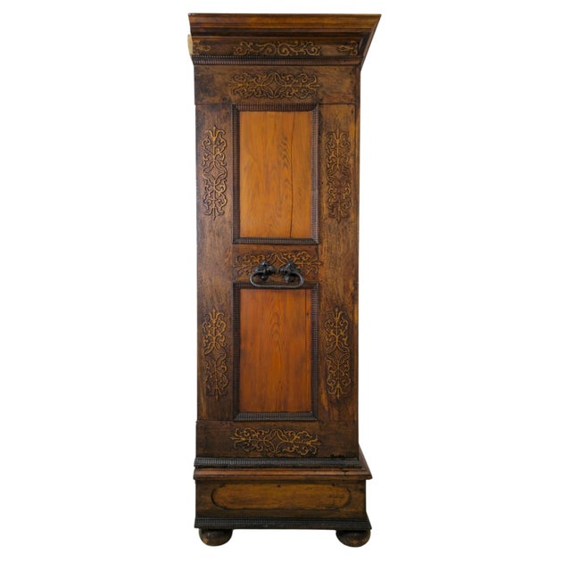 Renaissance Wardrobe in Walnut and Softwood, 1685 For Sale - Image 4 of 14