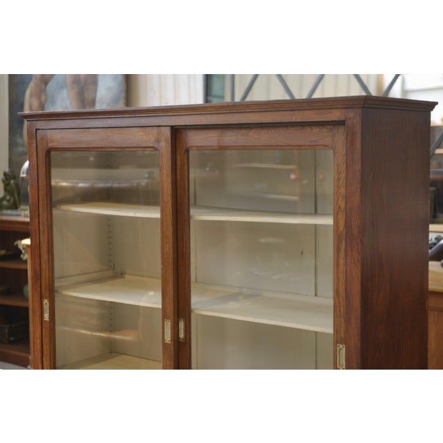 Oak display cabinet from the 1940s, with a simple and well-proportioned design, typical of French furniture from the...