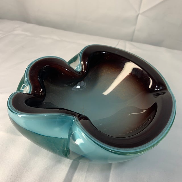 Offered here is a vintage mid-century Italian Murano art glass bowl or catchall, attributed to Alfredo Barbini, featuring...
