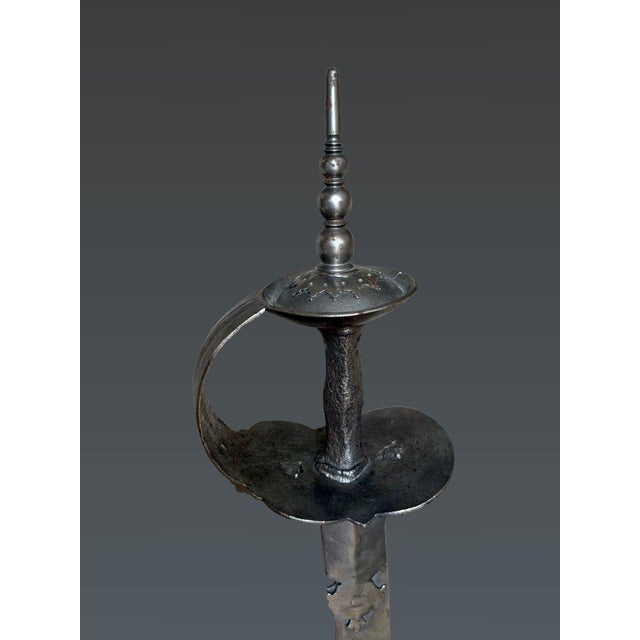 Asian Khanda (or Tegha) Rajput sword, North India, 17th century For Sale - Image 3 of 7