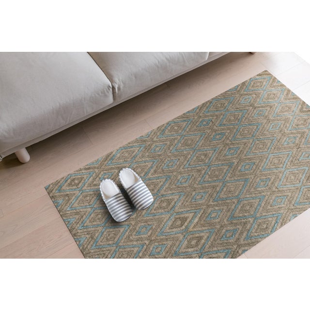 5x8 Timeless Trellis Gray Diamond Contemporary Hand Knotted Wool & Viscose Rug For Sale - Image 4 of 5