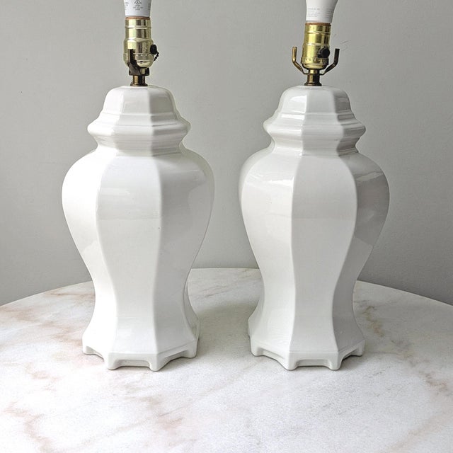 A pair of matched vintage Hollywood Regency style ginger jar lamps in original condition.
