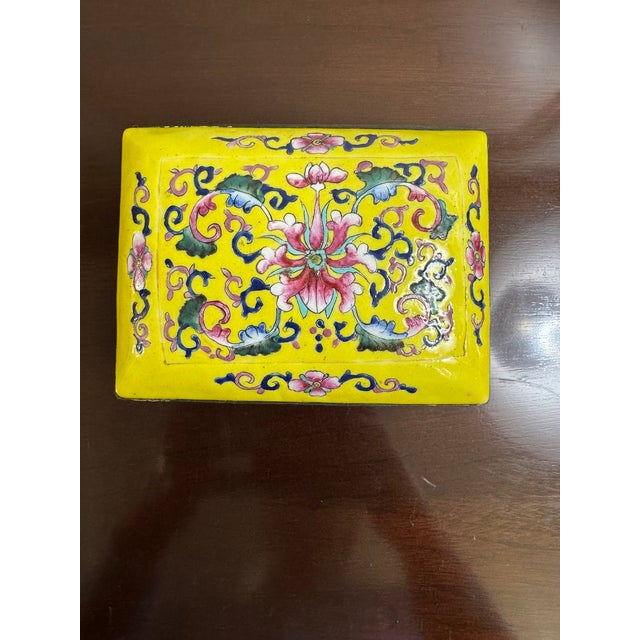 Chinoiserie Yellow Famille Rose Porcelain Lidded Box With Hand-Painted Florals and Metal Mount For Sale - Image 10 of 18