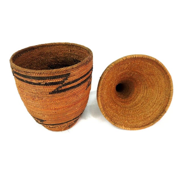 The Tutsi Tight Weave Basket with Lid from Rwanda epitomizes the artistry and tradition of the Tutsi community's weaving...