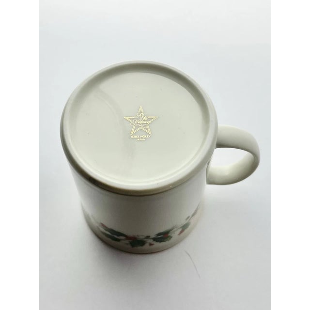 1980s Vintage Set of 6 Porcelain Gold Trim Christmas Holly Mugs For Sale - Image 4 of 5