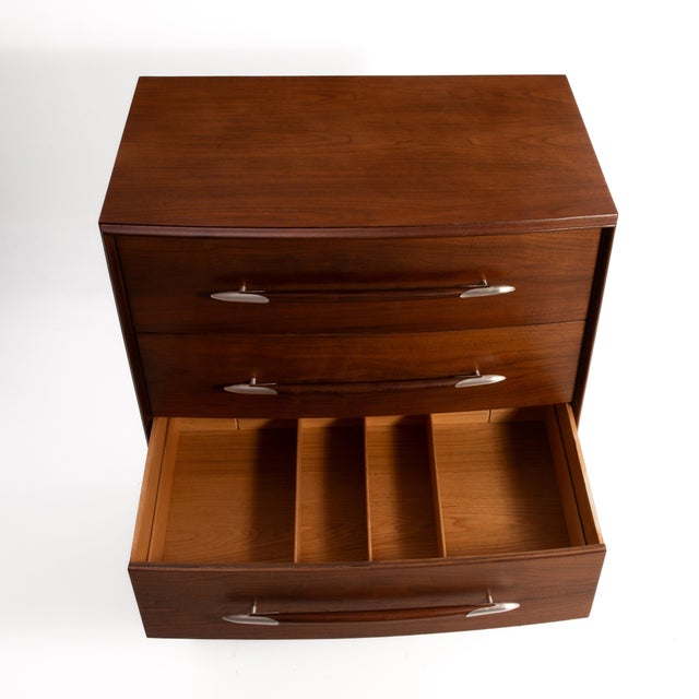 t.h. Robsjohn Gibbings Widdicomb Walnut Spear Handle Five Drawer Chest Dresser For Sale - Image 13 of 18