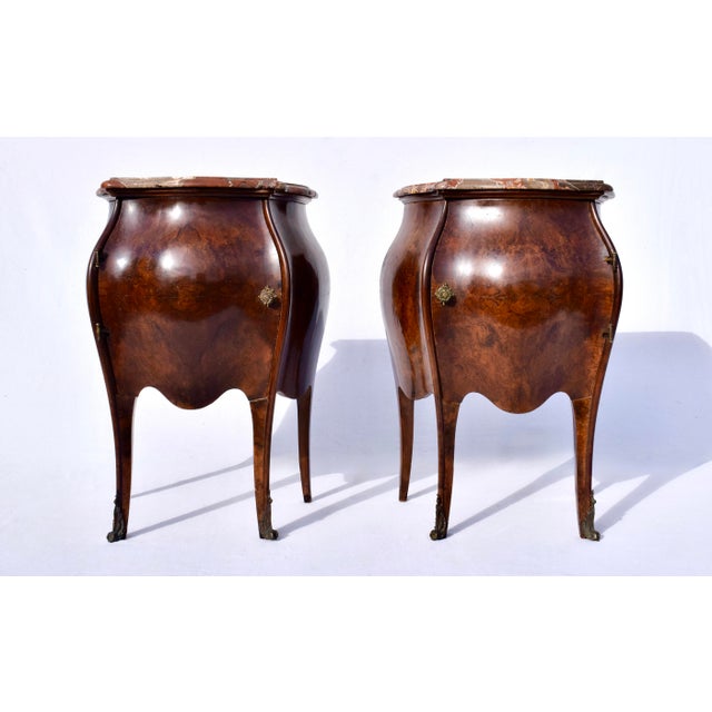 A fine pair of Italian Burl Wood Bombe nightstand side table chests boasting serpentine fronts, Cabriole legs and superb...