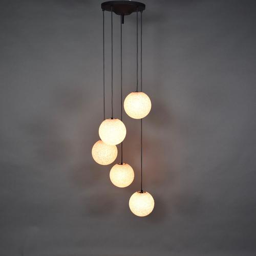 Vintage 1970s cascade pendant light – space age elegance. Bring retro glamour into your home with this stunning 1970s...