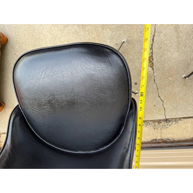 Pair of Mid Century Atomic Style Swivel Black Vinyl & Metal Bar Stools by Modern Stool Co. For Sale - Image 4 of 12