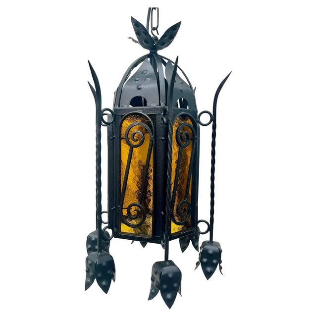 Forget pendant lamp. Materials: black painted curved iron slats pleated as a cage. Metal chain and canopy. New e27 socket...