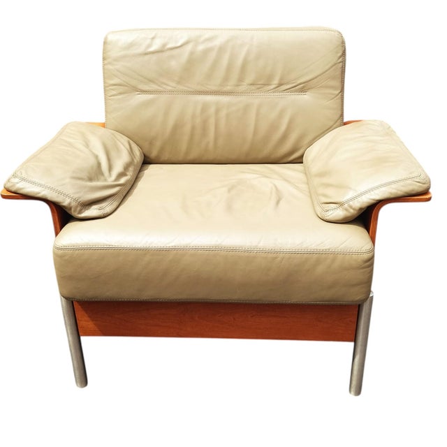 1970s Keilhauer MCM Chair a Masterclass in Material Harmony, Seamlessly Blending Classic Luxury/ Industrial Edge. For Sale - Image 5 of 12