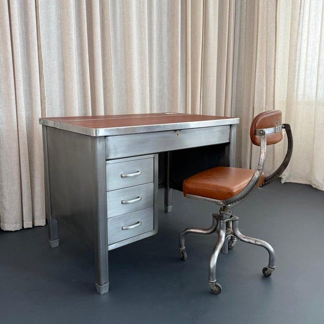 Mid-Century Modern 1940s Industrial Mid-Century Brushed Steel Military Desk With Leather Pop-Up Top For Sale - Image 3 of 12
