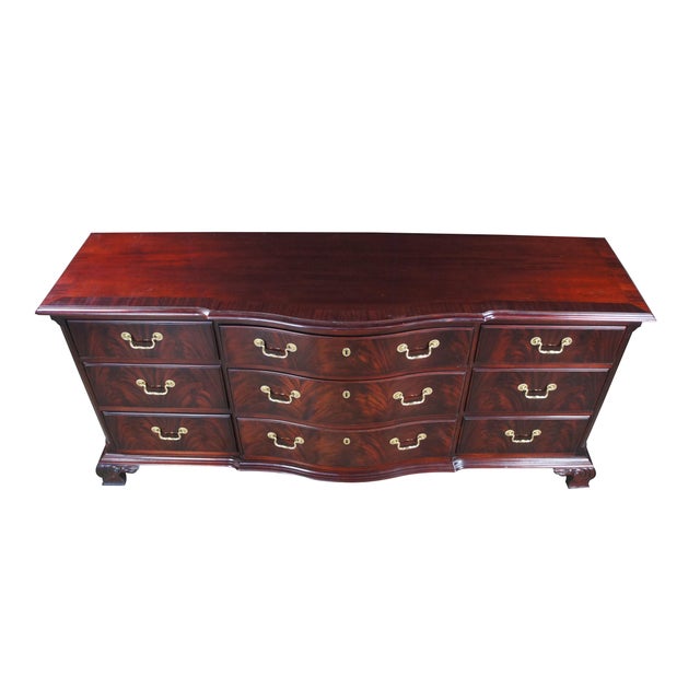 Queen Anne Late 20th Century Thomasville Flame Mahogany Bow Front Dresser W Trifold Mirror & Jewelry Case For Sale - Image 3 of 18